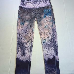 TNA XS Aritzia unique purple pattern crop leggings